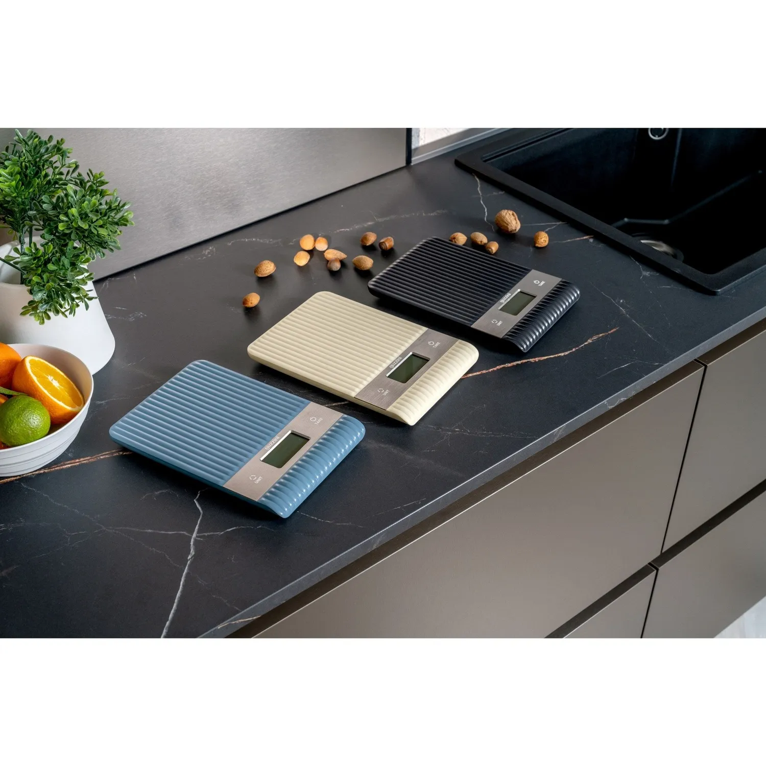 Guzzini Sous Chef køkkenvægt digital 5 kg navy