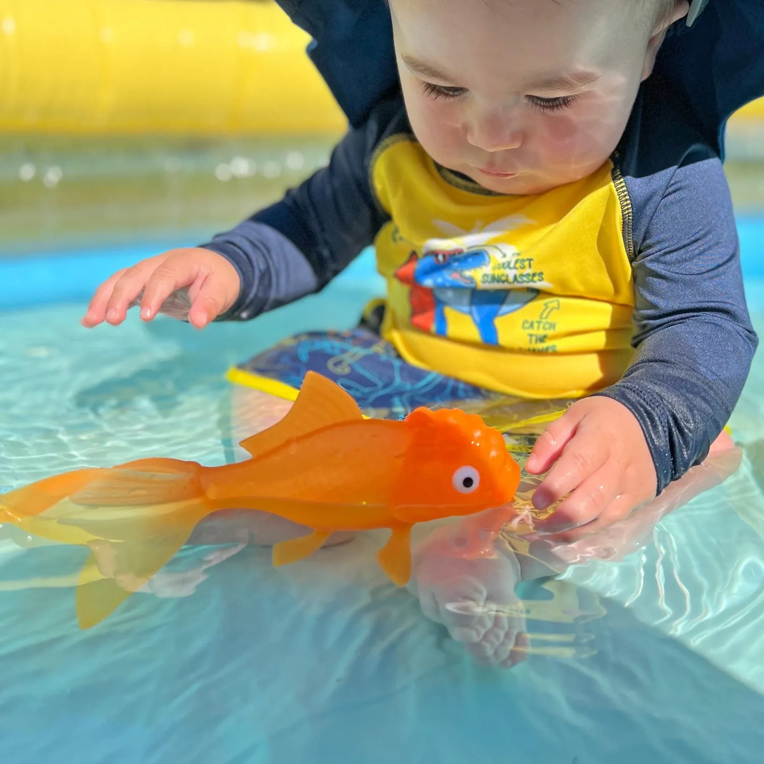 Fred Koi Toy badelegetøj lysende koi orange