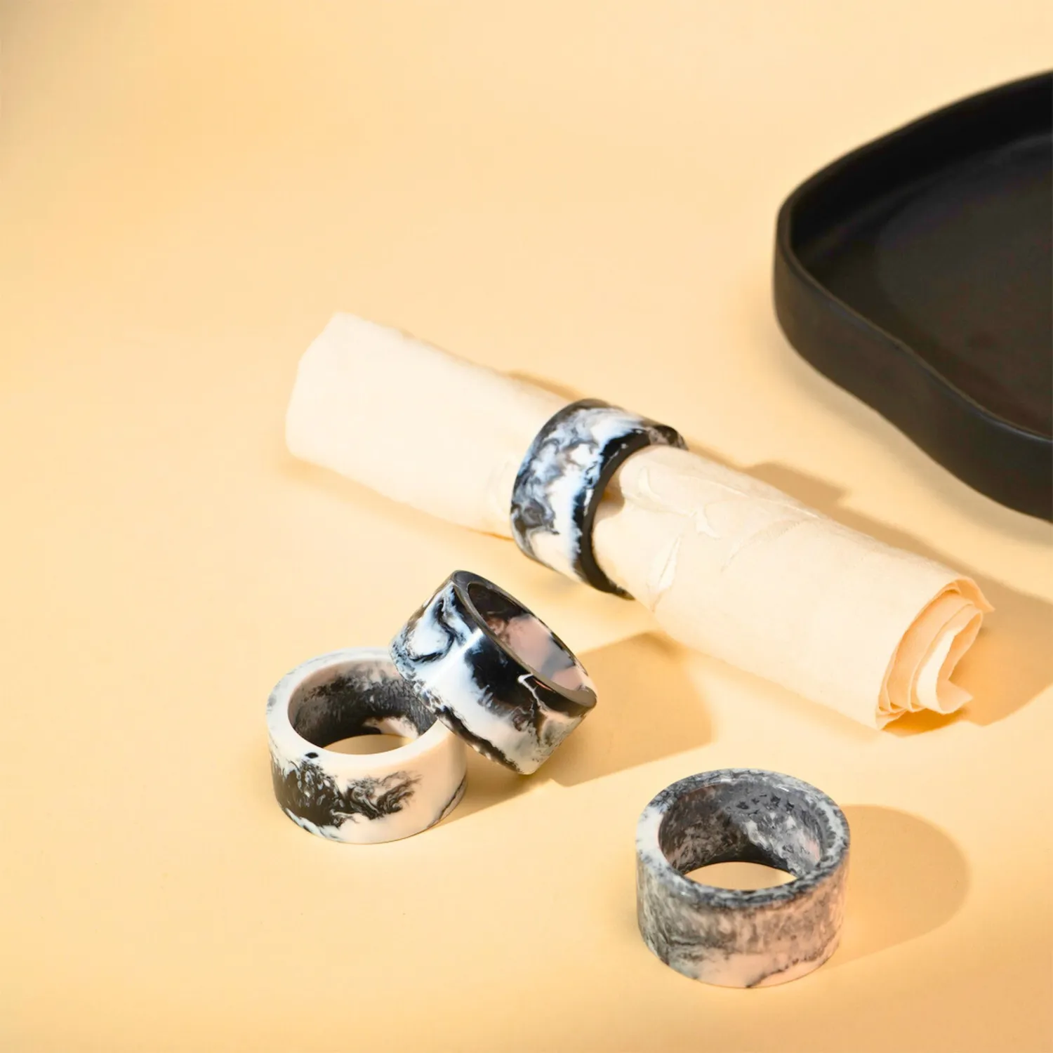 Godinger Lucente servietringe sort-hvid resin