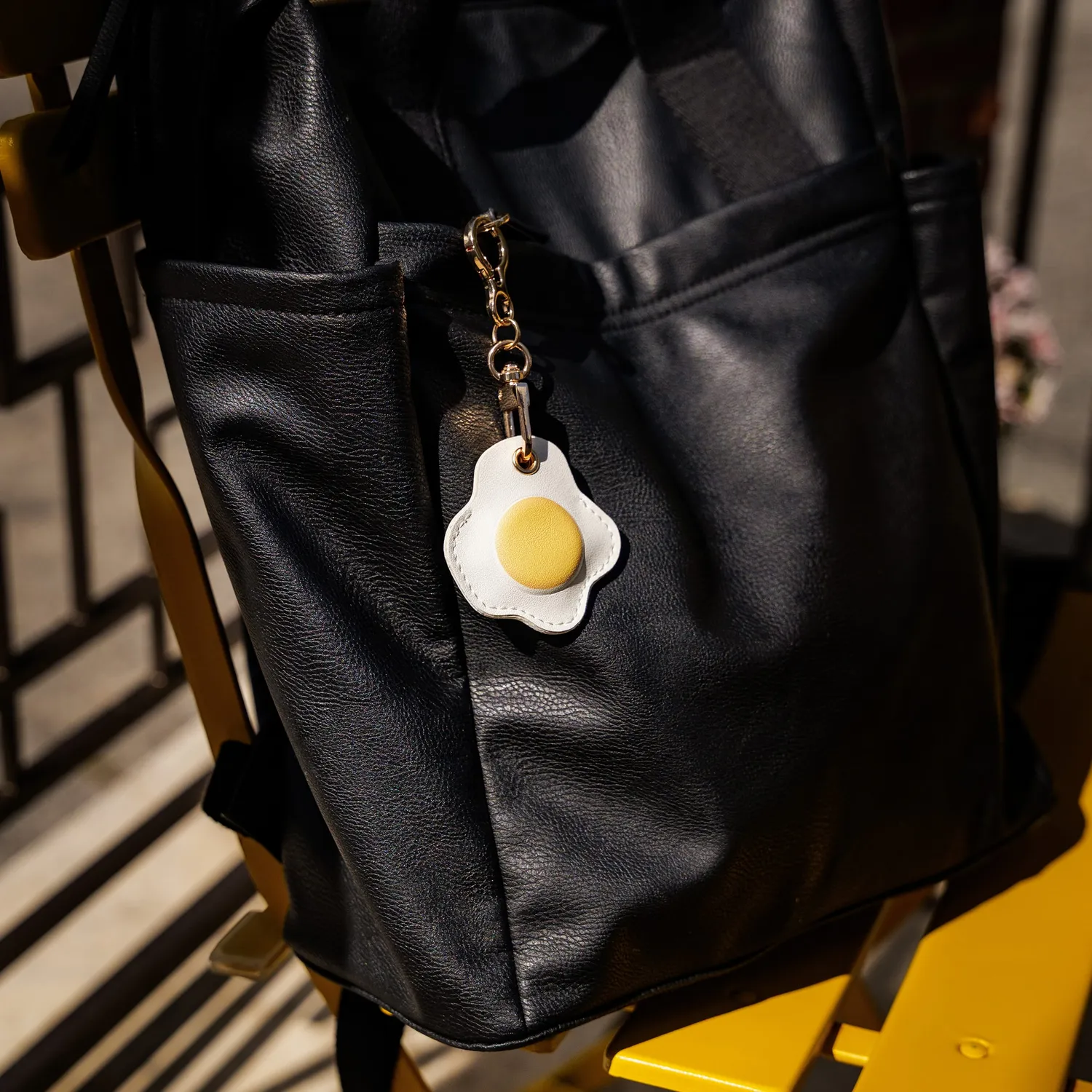 Fred & Friends Little Charmer Egg taskecharm æg