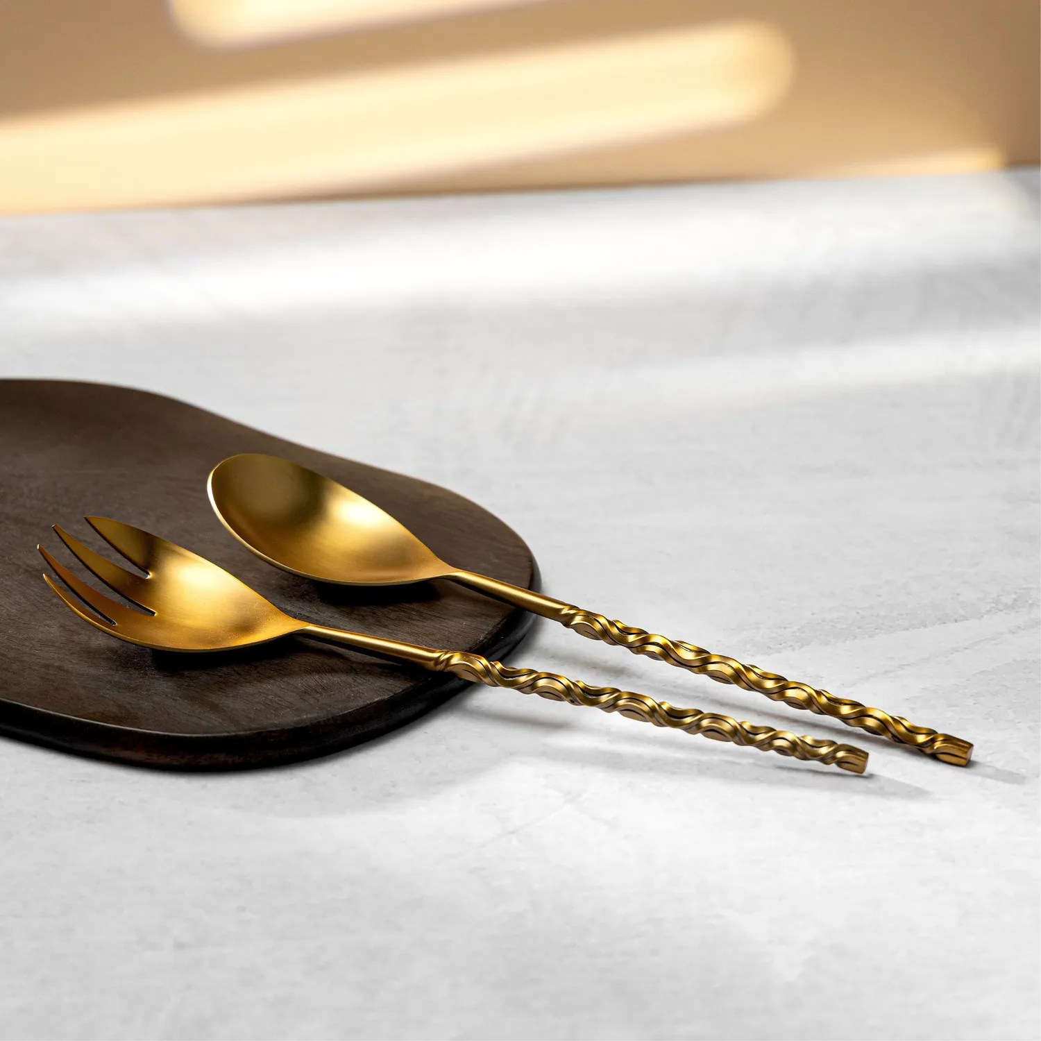 Godinger Surge salatbestik mat guld 2 dele 30 cm stål