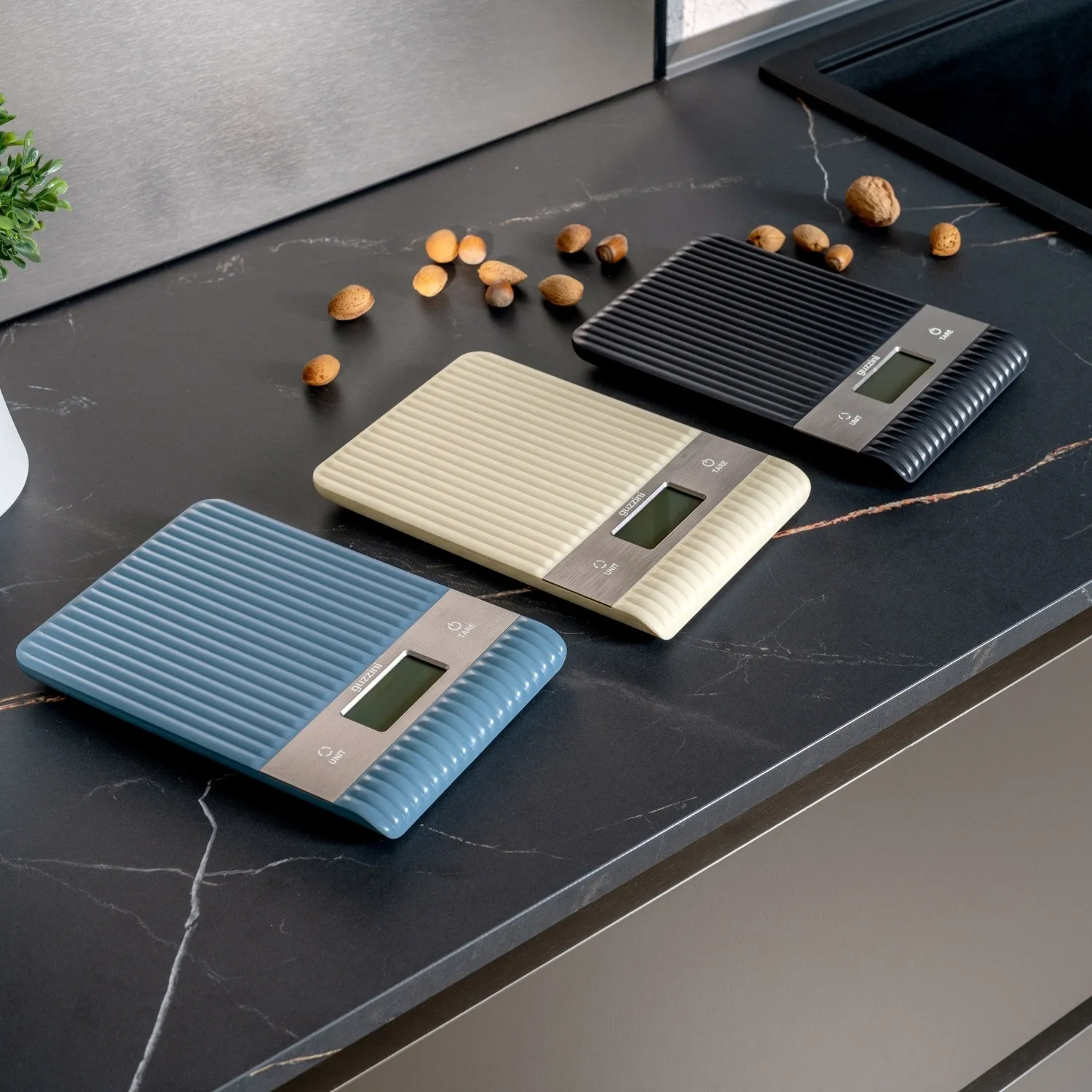 Guzzini Sous Chef køkkenvægt digital 5 kg navy