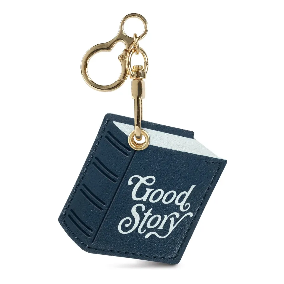 Fred Little Charmer Book charm bog AirTag-lomme